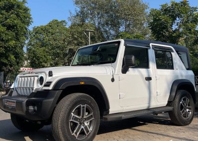 Thar roxx white